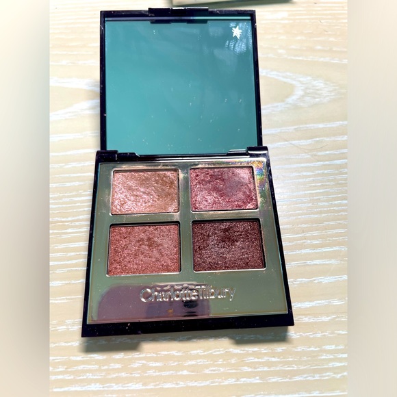Great condition charlotte tilbury London eye shadow - Picture 1 of 3